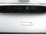 メーターはインテリアの上部にあり運転中でも視線移動が少なく安全です☆☆☆