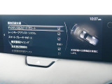 こちらのお車には先進安全装備が多数搭載されています。衝突被害を回避あるいは軽減するためのブレーキや、後方死角からの接近警報、車線逸脱を防止する警報装置など、詳しくはスタッフまでお尋ねください。