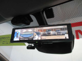 後方確認用室内ルームミラーです!視認性が良く、夜間でも見やすい配慮がされています。