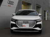 Q4スポーツバックe-tron  40 e-tron