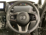 ハンドルにHondaセンシング系のクルーズコントロールやレーンキープアシストなどのスイッチと、オーディオの操作スイッチが装備されています。ハンドルから手を離さず安全に操作できます。
