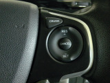 ハンドル右側にはクルーズコントロールのスイッチが装備され運転中の操作も安心して行えます!