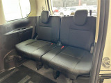 ◆3列目シート◆急な増員にも対応できます!また荷物を載せたい時は収納すればスペースの確保ができるので便利です♪オプションでシート撥水などもご用意しています。ご希望の際はスタッフまでお申し付けください。