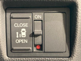 【パワースライドドア】スマートキーや運転席のスイッチでスライドドアの開閉が可能♪電動だから力を入れてドアを開ける必要が無く、小さいお子様でも、重い荷物を持っている時もラクに開け閉めできます♪