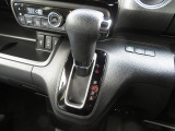 手の届きやすい位置にレイアウトされた操作のしやすいインパネシフト◎コンパクト設計で足元もスッキリお使い頂けます◎