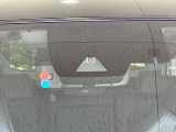【トヨタセーフティセンス】走行中に前方の車両等を認識し、衝突しそうな時は警報とブレーキで衝突回避と被害軽減をアシスト。より安全にドライブをお楽しみいただけます。