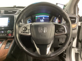 ハンドルにHondaセンシング系のクルーズコントロールやレーンキープアシストなどのスイッチと、オーディオの操作スイッチが装備されています。ハンドルから手を離さず安全に操作できます。