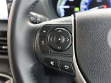 ステアリングスイッチ付き。前方から目を離すことなく操作することが可能です。