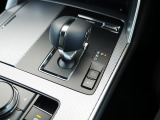 8速への多段化によって、なめらかで応答の良い変速とダイレクトな走行性能を実現。