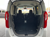 リア席を倒せば広々とした空間の出来上がり、荷物がたくさん載せられますよ。
