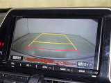後方の見える安心をお届けするバックガイドモニター付:バックするときのアシストラインもあって楽々バック!車庫入れや縦列駐車をサポートし、苦手な駐車も安心です!今やもう手放せない装備ですネ♪
