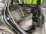 後部座席も気になるようなキズ・汚れやへたり等、大きなダメージはなく、良好な状態です。