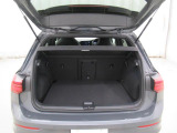 充分な容量を確保したトランクルームは、後席を倒せばさらに大きな荷物も収納可能です。