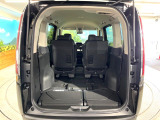 後席を格納すると、これだけの広さが!シーンに合わせたシートアレンジで、大きな荷物も積むことが出来ます♪