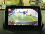 ご覧のように後方の死角をサポートしてくれるバックカメラ付きとなっております☆