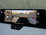 【360&deg;ビュー・モニター】前後左右4つのカメラ映像をさまざまな走行状況に応じて切り替えてセンターディスプレイに表示することで、駐車時や狭い道でのすれ違い時、見通しの悪い交差点進入時でも安心感を高めます。