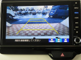 ギヤをRに入れるとナビの画面に後ろの映像が映るリヤカメラ付!後退時の安全確認やコンディションの悪い視界でもカラーバックモニターがドライバーをサポート☆☆☆