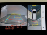 パノラミックビューモニター付きです。車両を上から見たような映像をモニター画面に表示。運転席からの目視では見にくい、車両周辺の状況をリアルタイムでしっかり確認できます。