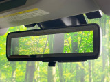 【スマートリヤビューミラー】後席の大きな荷物や同乗者で後方が確認しづらい時でも安心!カメラが撮影した車両後方の映像をルームミラー内に表示。クリアな視界で状況の確認が可能です!