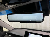 デジタルインナーミラー付き。後方視野角が広く、後席に同乗者がいても後方を確認しやすく安心です。
