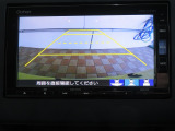 ギヤをRに入れるとナビの画面に後ろの映像が映るリヤカメラ付!後退時の安全確認やコンディションの悪い視界でもカラーバックモニターがドライバーをサポート☆☆☆