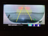 バックでの車庫入れも安心です! リアカメラが付いているバックモニター付のナビを装備しております。操作線もついており距離感も画面から確認できます。