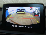 リアゲートの目立たない位置にバックカメラがあります。確認しづらい後方の障害物をバックモニターに表示されるのでより後方の視界の確保が可能です。