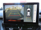 (パノラミックビューモニタ-)車を上から見たような映像で死角もバッチリ確認できます。