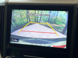 【バックカメラ】駐車時に後方がリアルタイム映像で確認できます。大型商業施設や立体駐車場での駐車時や、夜間のバック時に大活躍!運転スキルに関わらず、今や必須となった装備のひとつです!