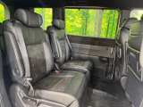 後部座席も気になるようなキズ・汚れやへたり等、大きなダメージはなく、良好な状態です。