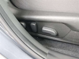 パワーシート搭載。微妙な調整が手軽にでき、ピッタリのポジションで運転することが可能です。
