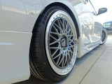 別途オプションにてお好みのホイールへの変更や純正ホイールのご用意・スタッドレスタイヤ組み込み等可能です!当店スタッフまでご相談ください☆