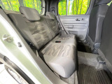 後部座席も気になるようなキズ・汚れやへたり等、大きなダメージはなく、良好な状態です。
