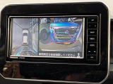 【全方位モニター】リバースに入れた際、車両全体を見渡している映像に切り替わります。また、見通しが悪い場所で便利な前方ワイド映像やすれ違いに便利な助手席側ワイド映像など切り替えが出来ますよ♪