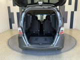 3列シートを畳むと沢山の荷物が積めます。スペースを広く有効にご活用いただけます。