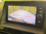 【バックカメラ】駐車時に後方がリアルタイム映像で確認できます。大型商業施設や立体駐車場での駐車時や、夜間のバック時に大活躍!運転スキルに関わらず、今や必須となった装備のひとつです!