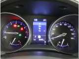 とっても見やすいメーターです。夜間時はラグジュアリーな気分にさせてくれる照明が魅力ですので、夜のドライブも楽しみになりますよ♪