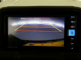 【バックカメラ】バックカメラ装着車です。バックする時に、後方の様子をナビ画面に表示します!慣れない駐車場での駐車や、せまい場所での車庫入れの時も、安全確認OK!思いがけずコツン!なんて事も防げますヨ