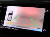 バックカメラ トラフィックアラートで苦手な駐車も楽々できます.