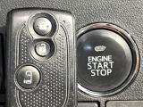 【キーフリーシステム】カバンやポケットに入れたままでもドアの施錠・解錠が可能なスマートキーを装備。エンジンのオン・オフ時もカギを取り出す必要が無いからとっても便利です♪