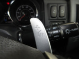 マニュアル車のような感覚で、ワインディングロードでも車を操れるパドルシフト付きです。長い下り坂でのエンジンブレーキや、高速道路の合流の際の加速も思いのままです。