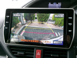 バックガイドモニターで、後方を確認しながら安心して駐車することができます。運転初心者も熟練者も必須の機能ですよ!