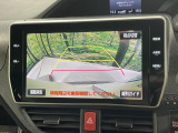 【バックカメラ】駐車時に後方がリアルタイム映像で確認できます。大型商業施設や立体駐車場での駐車時や、夜間のバック時に大活躍!運転スキルに関わらず、今や必須となった装備のひとつです!