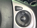 【クルーズコントロール】高速道路もラクラク走行。アクセルを離しても一定速度で走行ができ、長距離運転時の負担を軽減!加速・減速も簡単なスイッチ操作で調整できます。