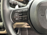 ステアリングにオーディオ操作スイッチが付いています。オーディオ画面に直接タッチしなくても操作が出来ますので、運転に集中できます。