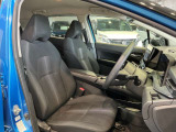 運転席はほどよくホールド感のある形状をしておりますので、運転がし易いです!