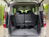 普段のお買い物や通勤、送迎等に十分な荷室スペースを確保しております。セカンドシートを倒すと、大きな荷物の積載も可能です♪