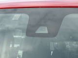 【インテリジェントエマージェンシーブレーキ】フロントカメラで前方の車両や歩行者を検知。衝突しそうな時は衝突被害軽減ブレーキが作動、衝突回避をサポート。より安全にドライブをお楽しみいただけます。
