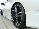 別途オプションにてお好みのホイールへの変更や純正ホイールのご用意・スタッドレスタイヤ組み込み等可能です!当店スタッフまでご相談ください☆