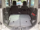 両席ともシートを倒せば広々ラゲッジスペースの完成です!